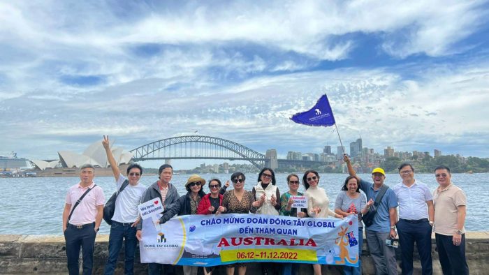 Khách hàng tham quan thực tế bất động sản Úc